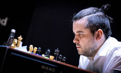 Ian Niepómniachi, hoy en Yekaterimburgo, durante su partida con Hao Wang