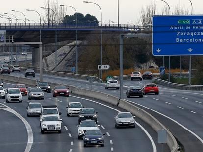 El tráfico en la Nacional II, sentido entrada a Madrid este domingo, tras el Puente de la Constitución y la Inmaculada.