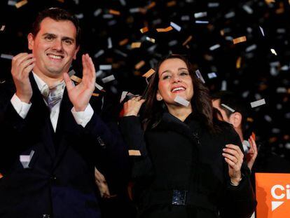 Albert Rivera e Inés Arrimadas celebran la victoria en las elecciones catalanas.