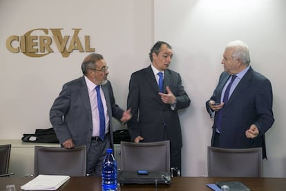 Desde la izquierda, el presidente de Cierval Jose Vicente González, el de la CEV, Salvador Navarro, y el de Coepa, Francisco Gómez.