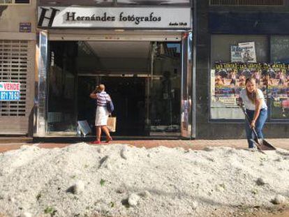 Arganda del Rey ha sido el municipio de la región de Madrid más afectado por la tormenta, con una tromba de agua que arrasó coches y mobiliario urbano