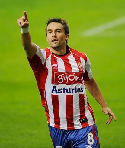 Sangoy celebra uno de sus goles con el Sporting.