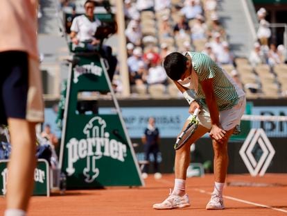 Spain's Carlos Alcaraz reacts with pain at the end of the third game of the third set during his semifinal match of the French Open tennis tournament against Serbia's Novak Djokovic at the Roland Garros stadium in Paris, Friday, June 9, 2023. (AP Photo/Jean-Francois Badias)