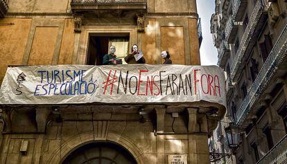 Protestas contra los pisos tur&iacute;sticos en la calle Princesa de Barcelona