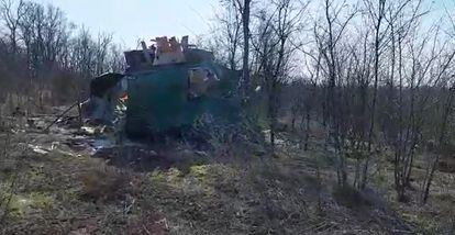 Fotograma de un vídeo difundido por la agencia rusa Tass que muestra un supuesto puesto fronterizo ruso en Rostov, destruido por un ataque ucranio.