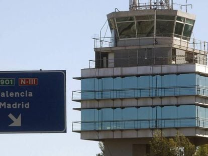 Torre de control del aeropuerto de Valencia.