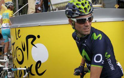 Alejandro Valverde, este martes por la ma&ntilde;ana antes de la etapa. 