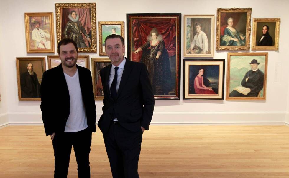 El comisario literario Kirmen Uribe (izquierda) y Miguel Zugaza, director del Museo de Bellas Artes de Bilbao.