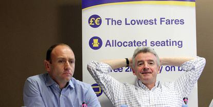 Kenny Jacobs, director de marketing de Ryanair, y Michael O'Leary, presidente ejecutivo de la compañía irlandesa, en una foto de archivo.