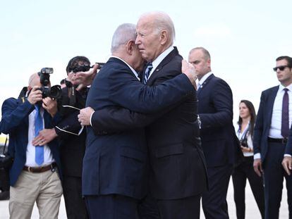 El presidente de Estados Unidos, Joe Biden, junto al primer ministro israelí, Benjamín Netanyahu, este miércoles en Tel Aviv.