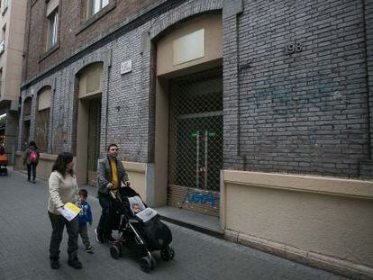 Fachada del edificio de Hacienda que comprar&aacute; Colau. 