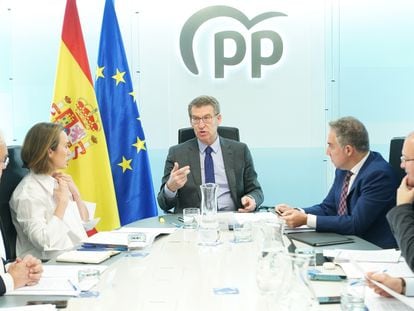El líder del PP, Alberto Nuñez Feijóo, preside la reunión del comité de dirección del PP, junto a su equipo, en Madrid, a 27 de febrero de 2023.
DIEGO CRESPO (PP)
27/02/2023