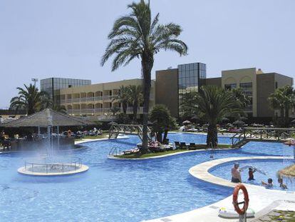 Una de las piscinas del hotel Evenia Olympic Palace de Lloret de Mar. 