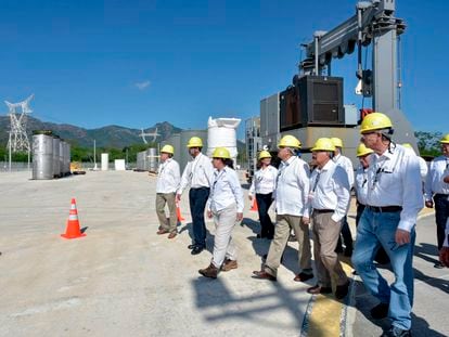 Una visita de miembros del Gobierno a la Central Nuclear de Laguna Verde, en 2019.