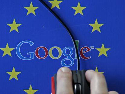 Una mujer maneja un rat&oacute;n sobre los logos de Google y la Uni&oacute;n Europea.