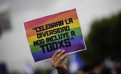 El cartel de un asistente en la última marcha del día del orgullo LGBTI en Managua (Nicaragua).