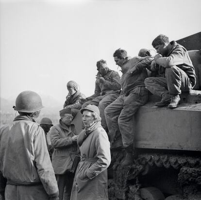 La corresponsal de guerra estadounidense Martha Gellhorn, en Cassino, Italia, en 1944.
