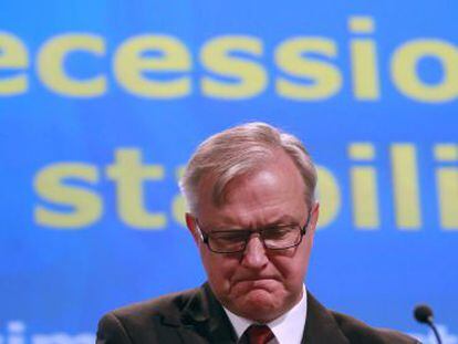 El comisario europeo de Asuntos Econ&oacute;micos y Monetarios, Olli Rehn, en la rueda de prensa en la que ha comentado sus nuevas previsiones.