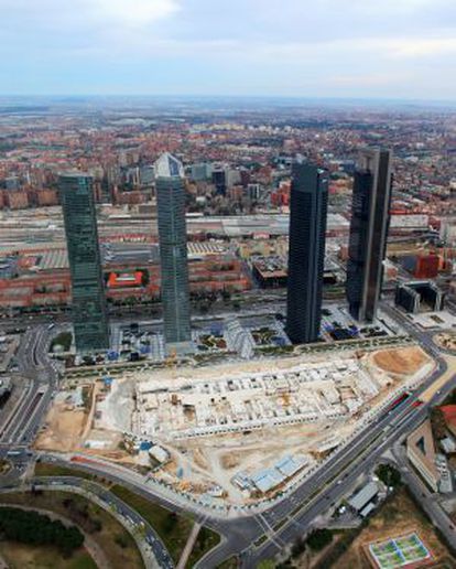 Vista aérea de Las Cuatro Torres de Madrid y solar del Centro Internacional de Convenciones.