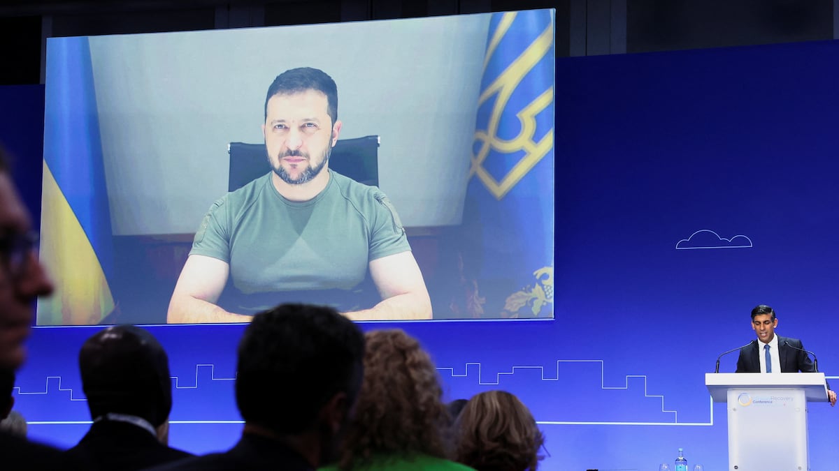 Zelenski da las gracias a las Fuerzas Aéreas ucranias por cada misil ruso derribado