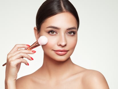 Una forma eficaz de mantener tus brochas de maquillaje limpias. GETTY IMAGES.