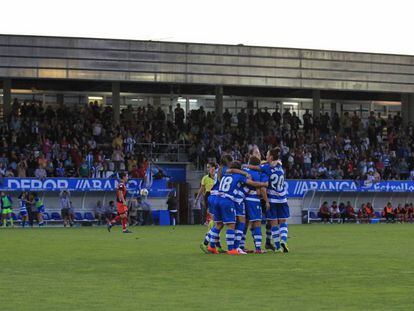 Las jugadoras del Deportivo Abanca celebran un gol contra el Rayo Vallecano el pasado sábado en Abegondo.