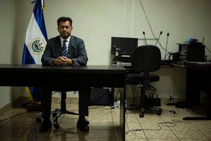 Antonio Durán, juez salvadoreño en su despacho, en el municipio de Zacatecoluca.