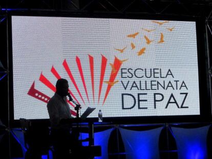 Escenario y presentación de la Primera Escuela de Paz abierta en Valledupar (Colombia)