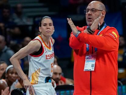 Anna Cruz y Lucas Mondelo, durante un partido del Eurobasket en 2019.