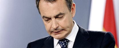 Zapatero lee una declaración institucional en respuesta al comunicado de ETA.
