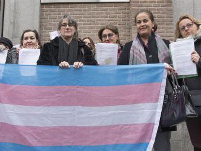 Varias asociaciones de transexuales se han reunido con el alto comisionado para discutir las reivindicaciones del colectivo