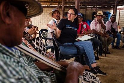 Tamara Taraciuk, directora en funciones de Human Rights Watch para las Américas, en un resguardo indígena en La Guajira, Colombia.