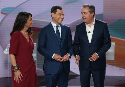 Macarena Olona (Vox), Juanma Moreno (PP-A) y Juan Espadas (PSOE-A).
