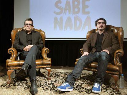 Andreu Buenafuente y su colaborador Berto Romero durante la presentación de la obra 'Nadie sabe nada'