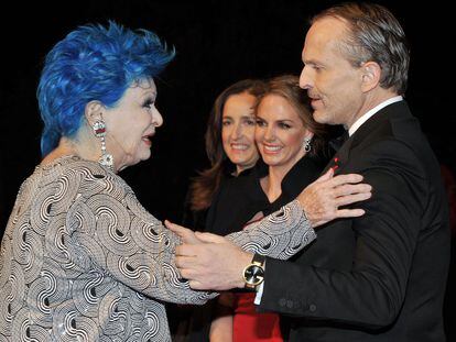 Lucia Bosé, con su hijo Miguel.