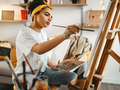 Cuentan con diseños de sobremesa o permiten regular la altura de sus patas, para pintar en todas partes con comodidad. GETTY IMAGES.