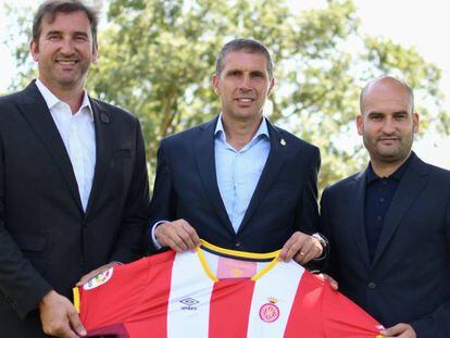 En la fotografía, de derecha a izquierda: Ferran Soriano, CEO del City Football Group; el presidente del Girona FC, Delfí Geli y Ferran Soriano, CEO del City Football Group y Pere Guardiola, propietario y Director Ejecutivo del Girona Football Group.