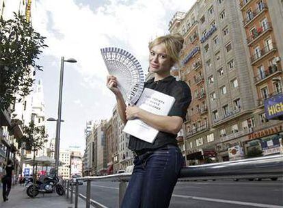 Patricia Conde hizo un alto en los ensayos de <i>Los 39 escalones</i> para posar en la Gran Vía el pasado martes.