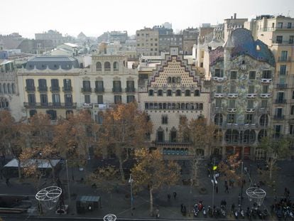 La casas Lleó i Morera, Mulleras, Bonet, Amatller y Batlló, de izquierda a derecha, que conforman la Manzana de la Discordia.