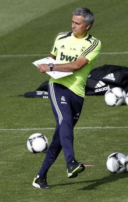 Mourinho durante el entrenamiento del Real Madrid.
