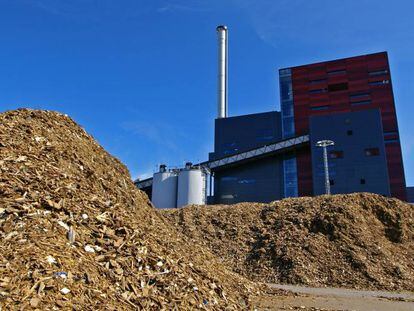 Planta de biomasa generada con restos madereros.
