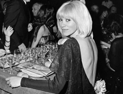 Mireille Darc, en Niza, en 1976.