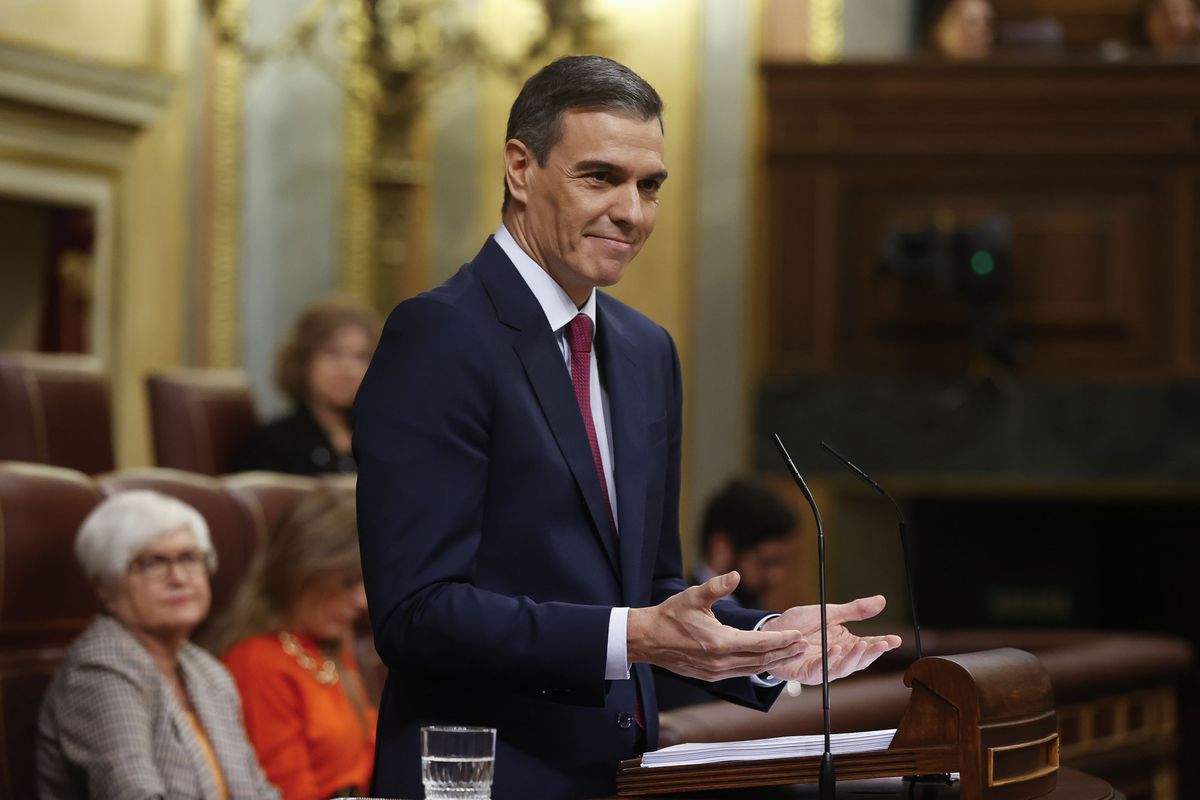 Pedro Sánchez Presents Economic Commitments in Investiture Debate: VAT Reduction, Public Transportation, and More