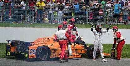 El piloto español Fernando Alonso (McLaren-Honda-Andretti Autosport) no pudo terminar su participación en las 500 millas de Indianápolis tras romper motor en la vuelta 179 de la cita.