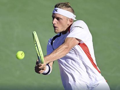 Davidovich golpea la pelota durante el partido contra Garín en Indian Well. / PETER STAPLES (ATP)