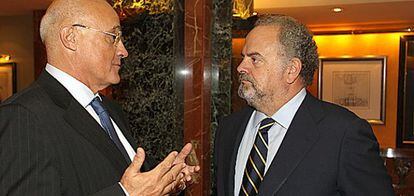 Los presidentes del Banco Sabadell y de PRISA, José Oliu (izquierda) e Ignacio Polanco.