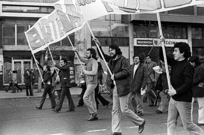 Víctor Jara en un mitín político en Santiago, Chile, en septiembre 1973.