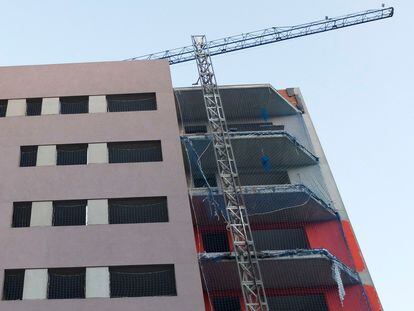 Construcción de un edificio residencial en Madrid, el pasado octubre,