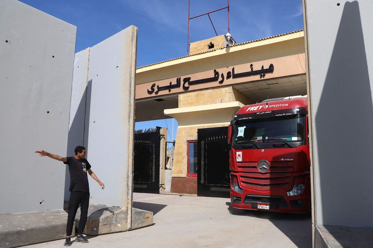 War between Israel and Gaza, live |  A second convoy of 17 trucks carrying humanitarian aid enters the Gaza Strip through the Rafah border crossing |  International