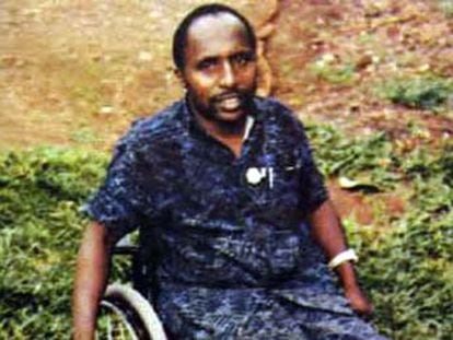Simbikangwa en su silla de ruedas, en una imagen sin datar proporcionada por Interpol.